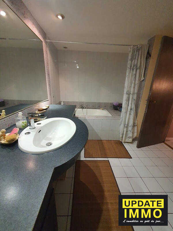 Appartement - 210 m² - 6 pièces