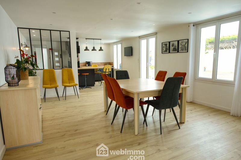 Maison - 239 m² - 11 pièces