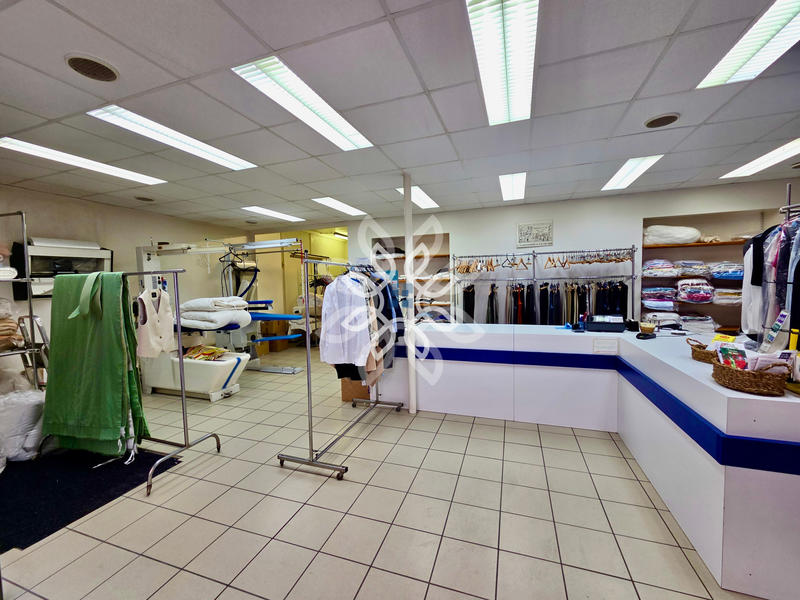 Fonds de commerce - Magasins - 99 m²