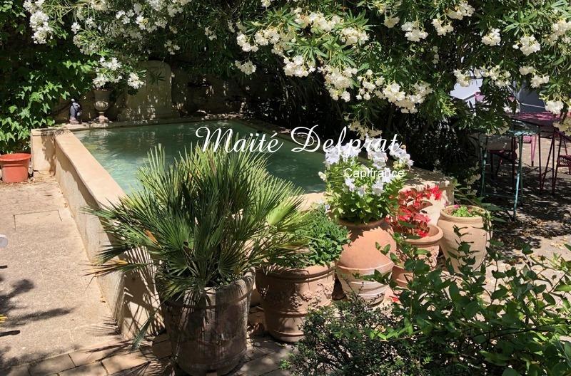 Maison - 262 m² - 9 pièces