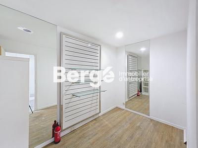 Local commercial - 200 m² - 4 pièces