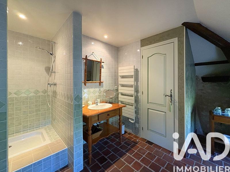 Maison - 221 m² - 9 pièces