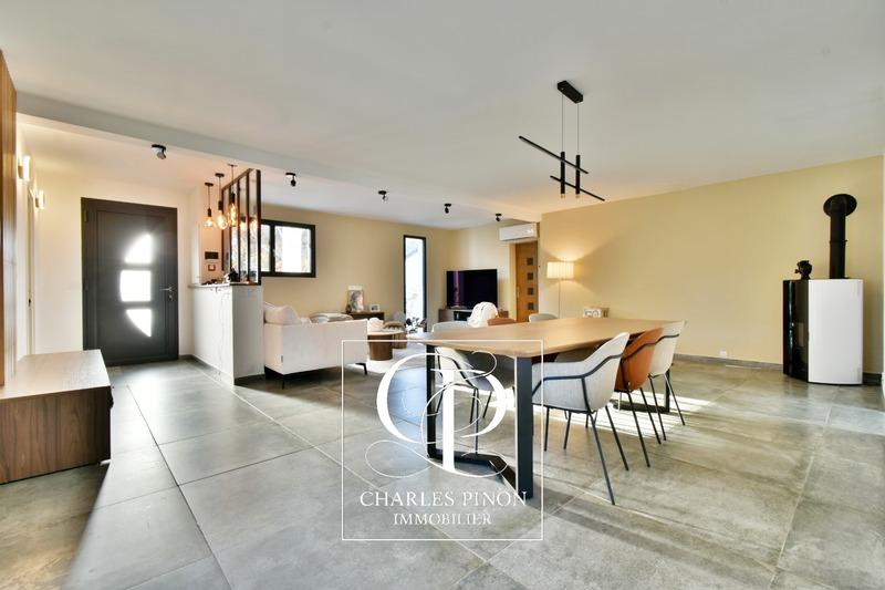 Villa - 219 m² - 6 pièces