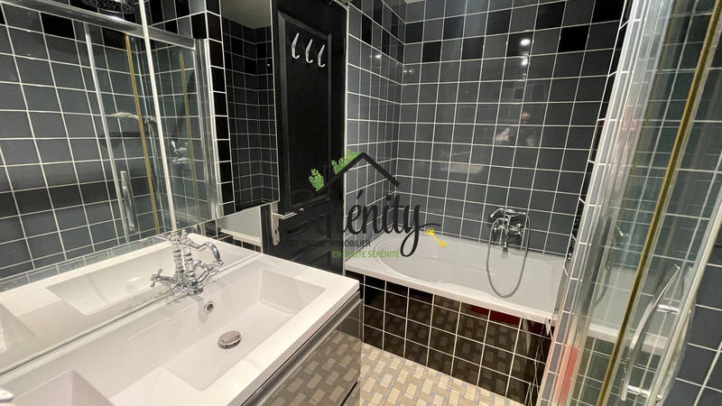 Maison - 169 m² - 8 pièces