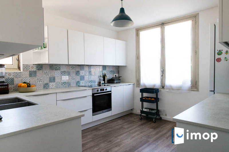 Maison - 247 m² - 10 pièces