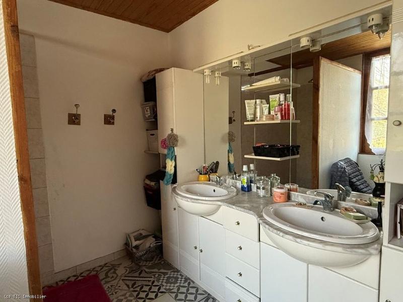 Propriété - 220 m² - 10 pièces