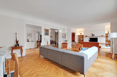 Appartement - 331 m² - 8 pièces