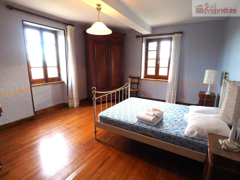 Maison - 284 m² - 9 pièces