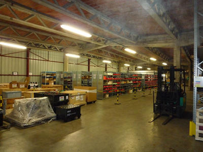 Entrepôt - 3 000 m² - 6 pièces