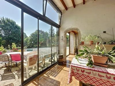 Maison - 260 m² - 14 pièces