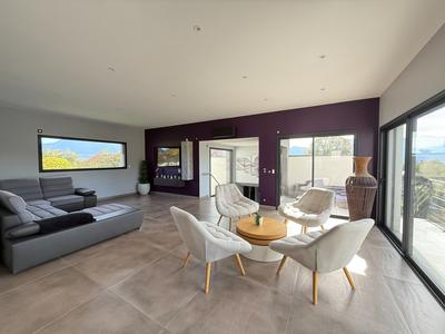 Maison - 165 m² - 5 pièces