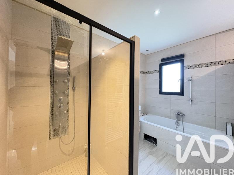 Maison - 176 m² - 8 pièces