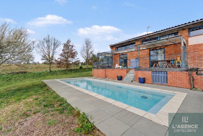 Maison - 239 m² - 8 pièces