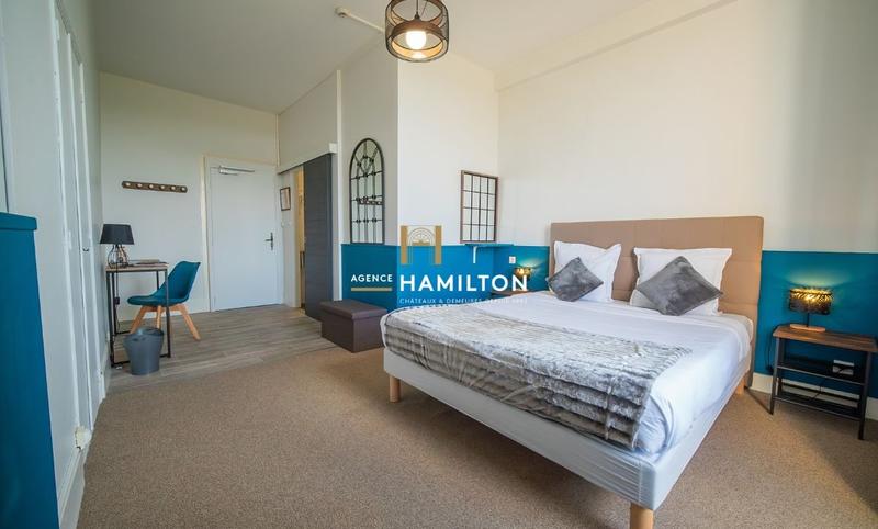 Demeure - 324 m² - 12 pièces