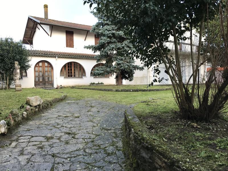 Villa - 334 m² - 12 pièces