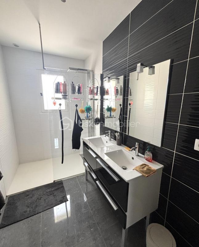 Maison traditionnelle - 170 m² - 8 pièces