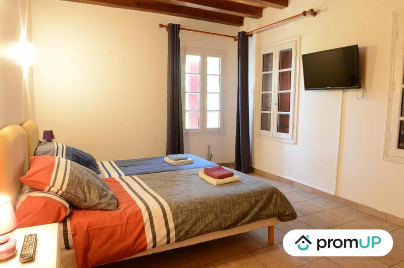 Maison - 780 m² - 18 pièces