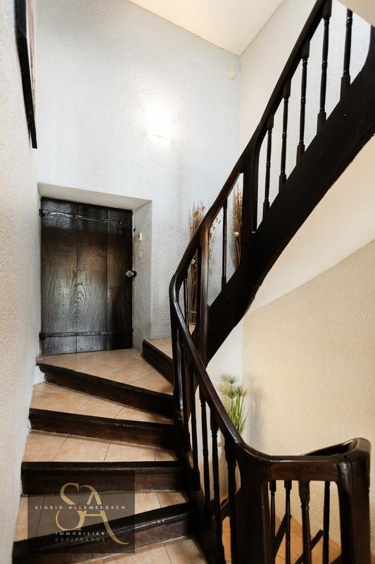 Maison - 312 m² - 9 pièces