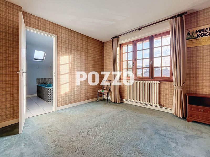 Maison - 250 m² - 9 pièces