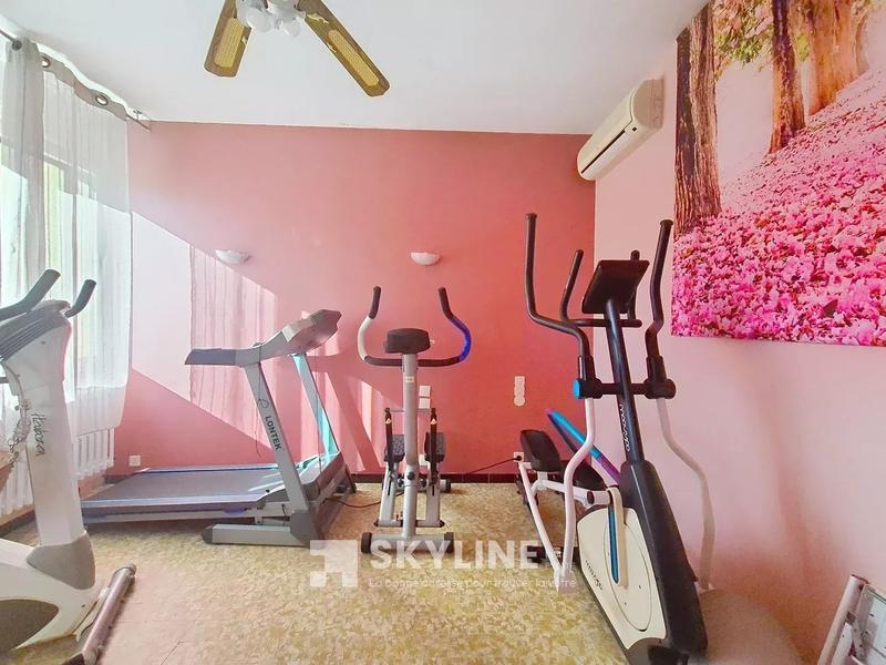 Maison - 223 m² - 6 pièces