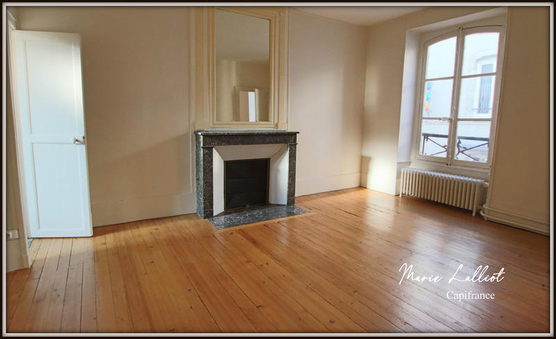 Maison - 204 m² - 9 pièces