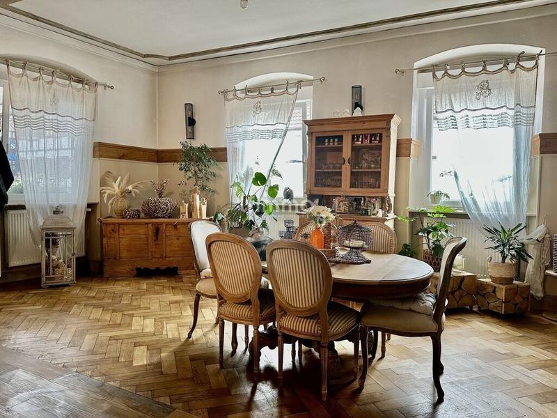 Maison - 355 m² - 9 pièces