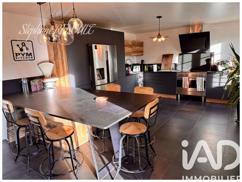 Maison - 218 m² - 6 pièces