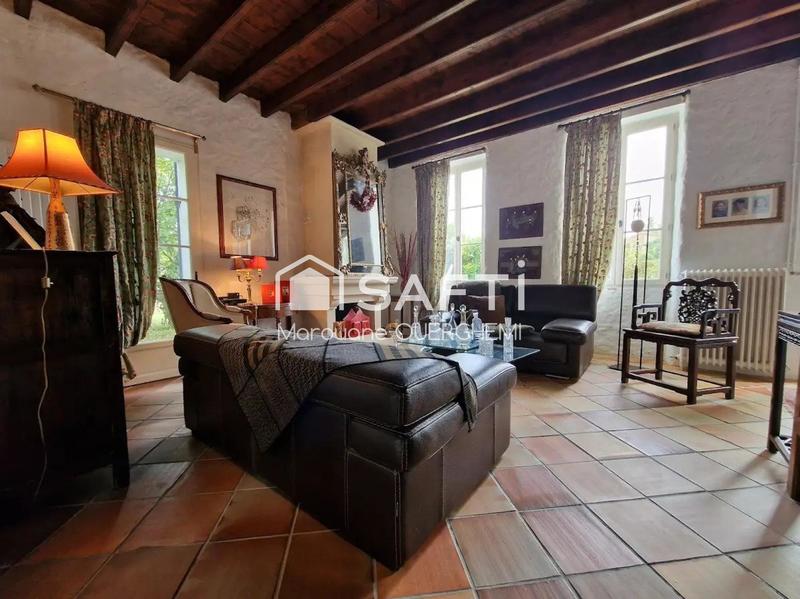 Maison - 484 m² - 12 pièces