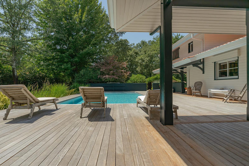 Maison - 220 m² - 8 pièces