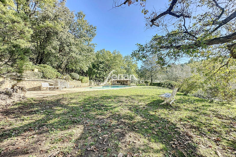 Propriété - 400 m² - 9 pièces