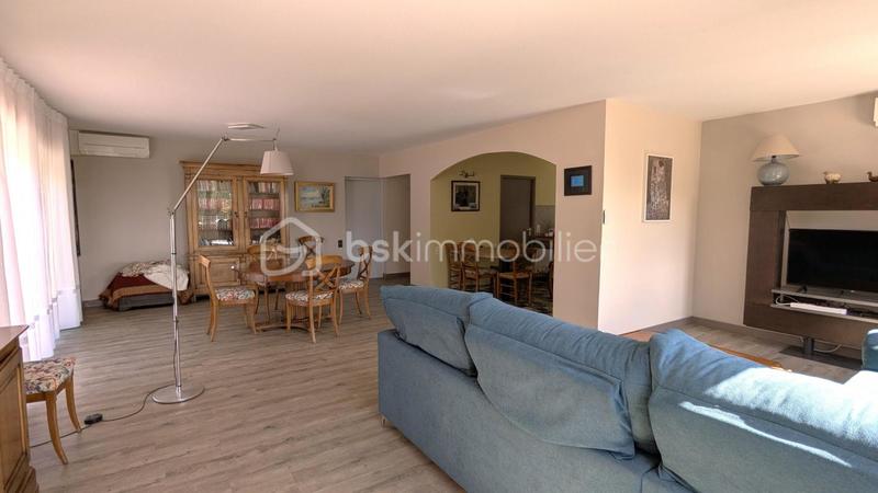 Maison - 227 m² - 8 pièces