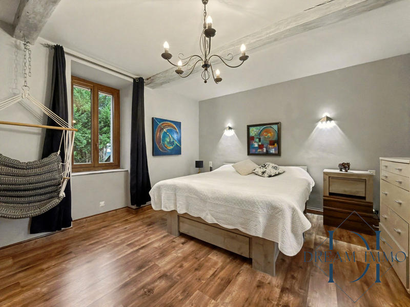 Maison - 166 m² - 6 pièces