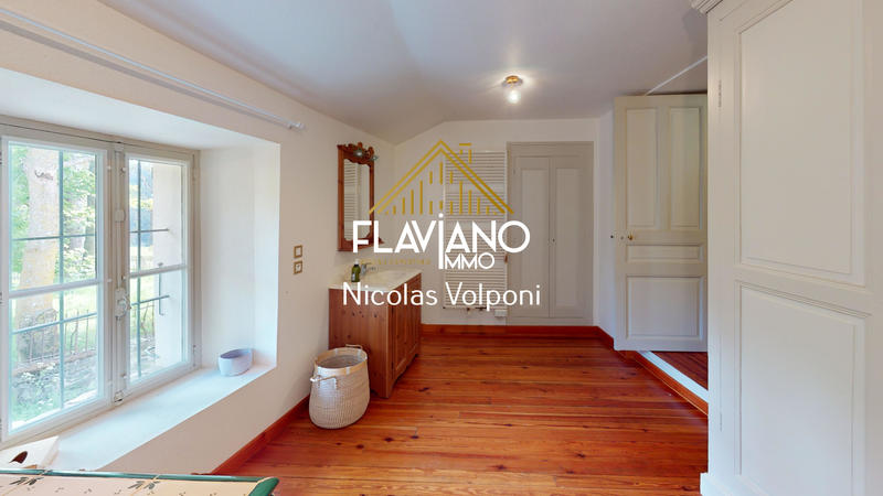 Maison - 205 m² - 7 pièces