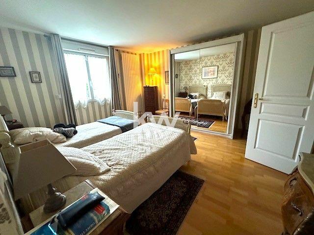 Maison - 278 m² - 6 pièces