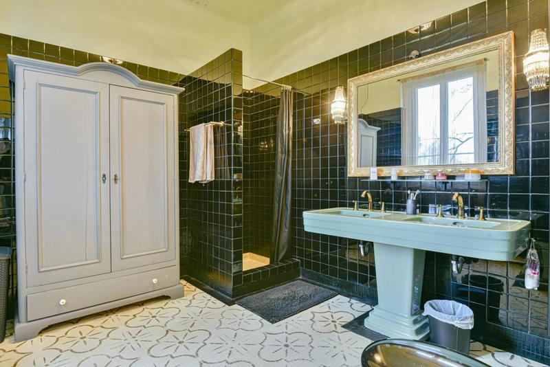 Maison - 195 m² - 9 pièces