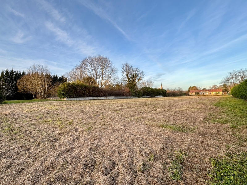 Terrain constructible - 2 470 m²