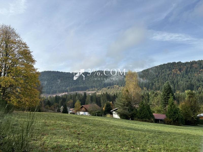 Terrain constructible - 1 800 m²