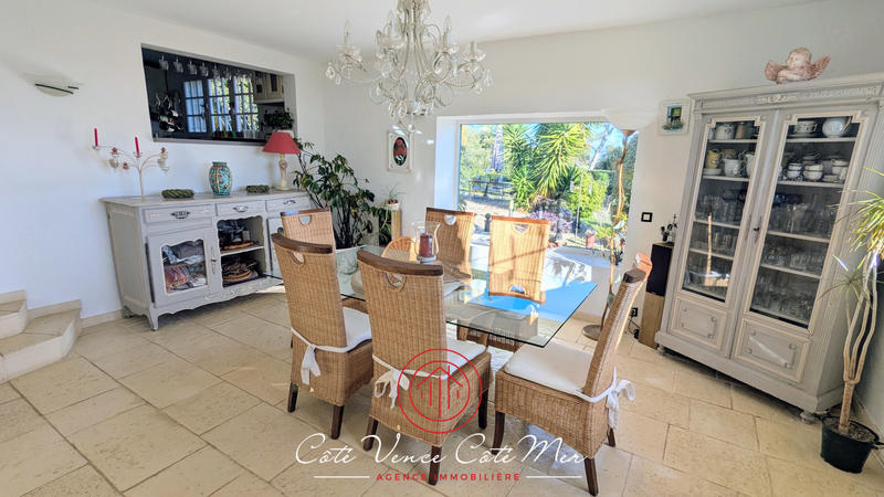 Maison - 272 m² - 9 pièces