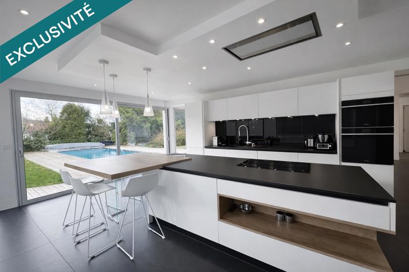 Maison - 312 m² - 12 pièces