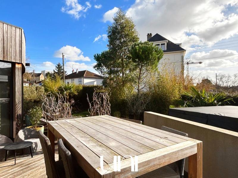 Maison - 210 m² - 6 pièces