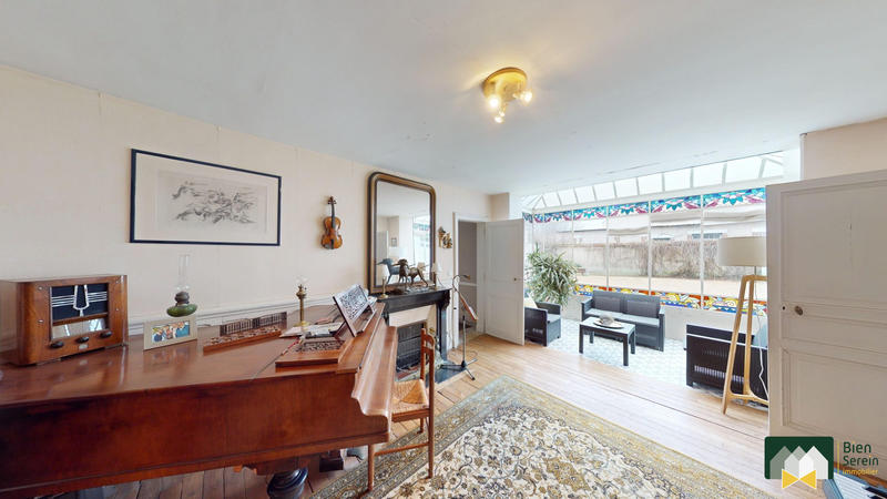 Maison - 247 m² - 8 pièces