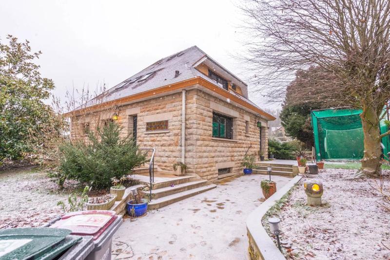 Maison - 200 m² - 8 pièces