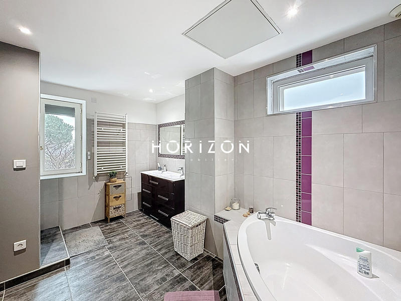 Maison ancienne - 195 m² - 7 pièces