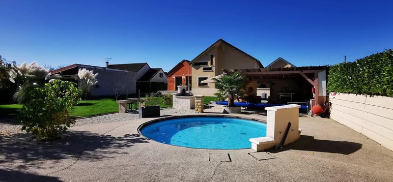 Maison - 284 m² - 10 pièces