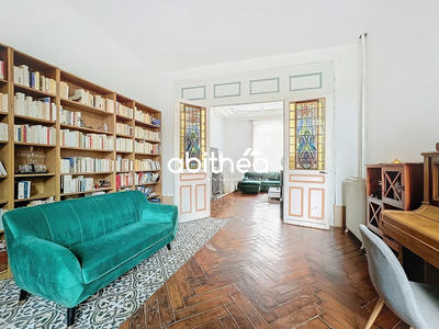 Maison - 260 m² - 10 pièces