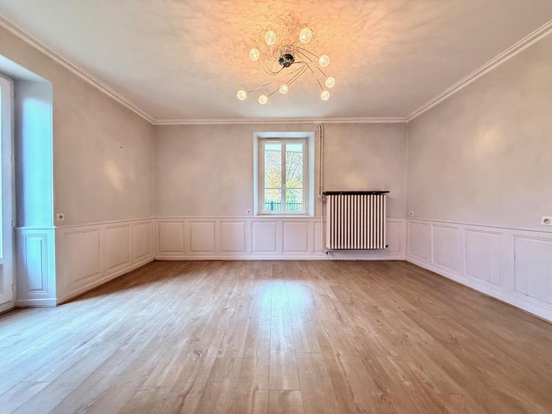 Maison - 240 m² - 9 pièces