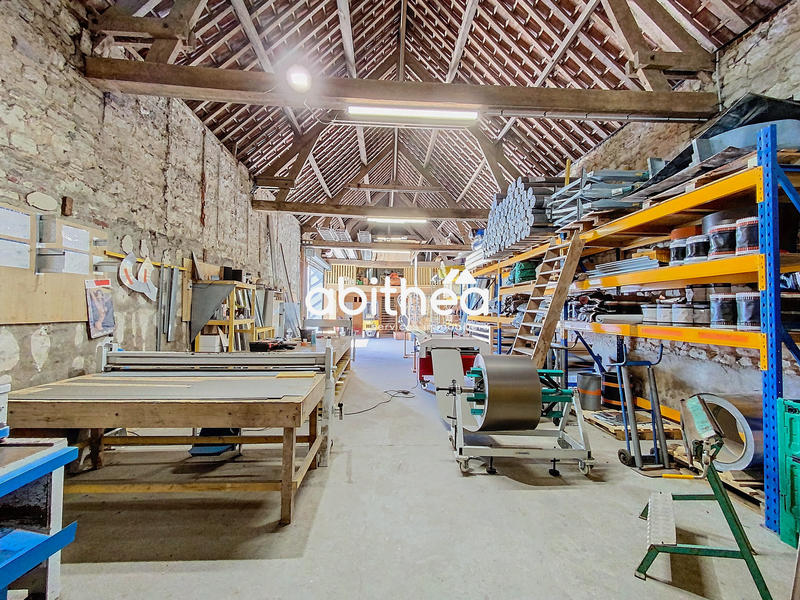 Entrepôt - 334 m² - 6 pièces