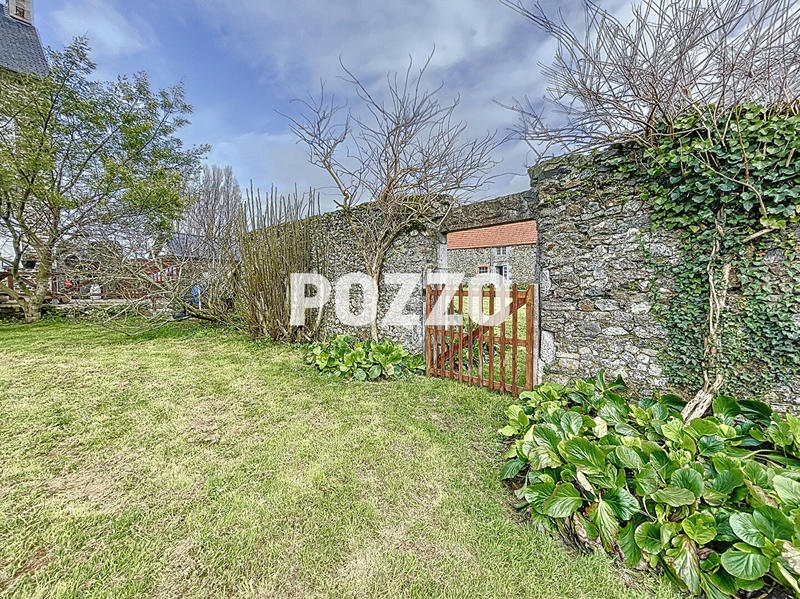 Maison - 220 m² - 8 pièces