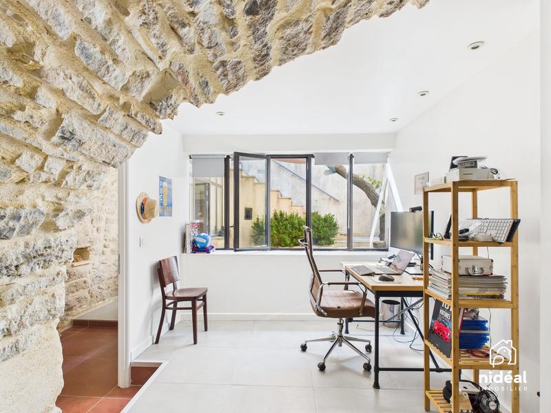 Maison - 216 m² - 8 pièces