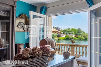 Maison - 222 m² - 8 pièces